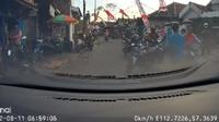 Motor parkir di tengah jalan (Instagram/@dashcamindonesia)