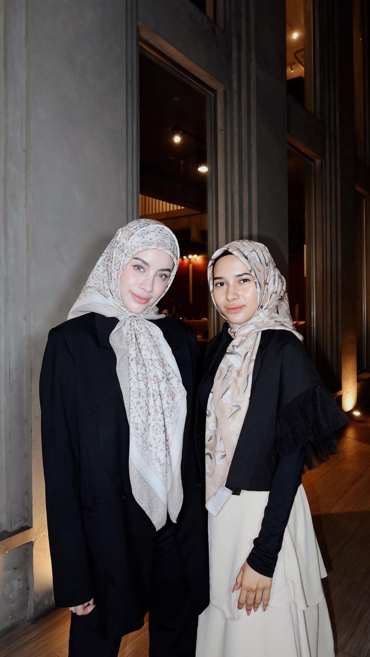 7 Potret Dilan Janiyar Kenakan Hijab, Auranya Berubah Timur Tengah Banget