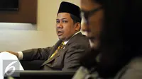 Wakil Ketua DPR Fahri Hamzah saat mengelar jumpa pers terkait proses pengaduannya ke MKD atas tindakan yang dilakukan Petinggi PKS Sohibul iman, Surahman Hidayat dan Hidayat Nur Wahid di Jakarta (29/4). (Liputan6.com/Johan Tallo)