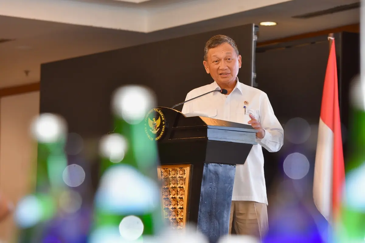 Menteri Energi dan Sumber Daya Mineral (ESDM) Arifin Tasrif mengungkapkan jika langkah Indonesia melarang ekspor barang mentah seperti mineral akan ditiru negara lain, yakni Filipina.