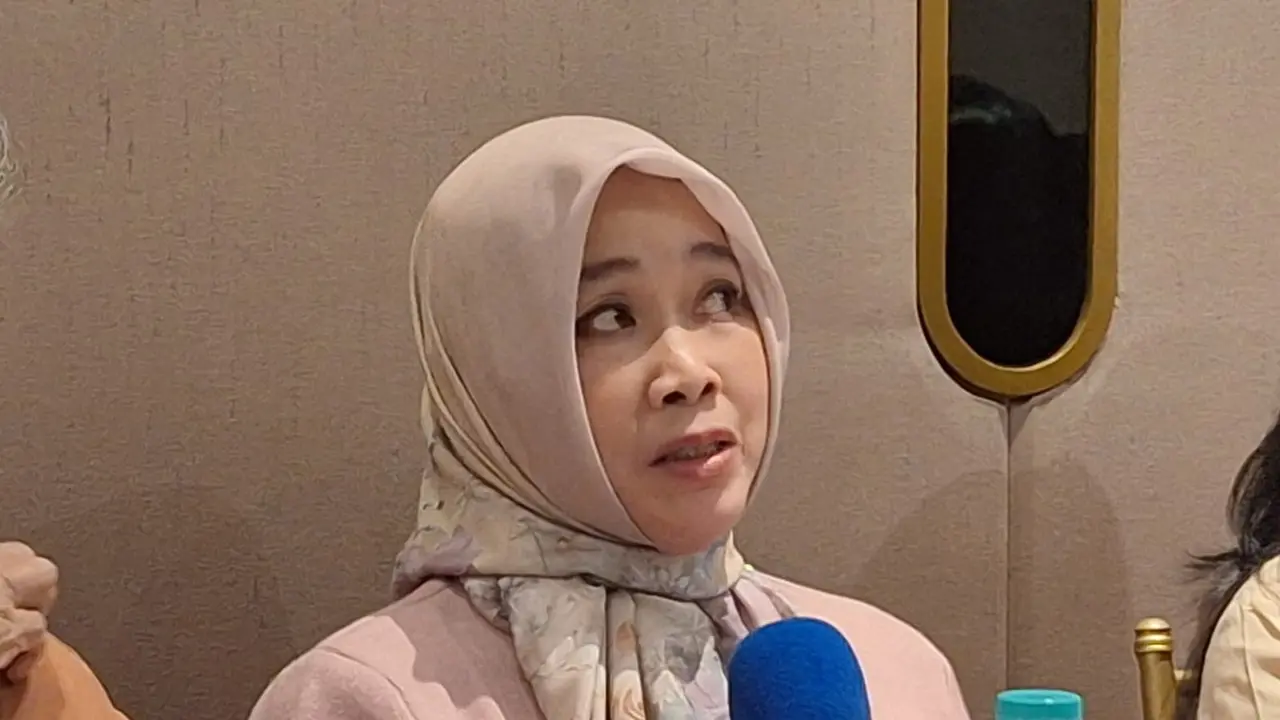 Rachmayunila menceritakan pengalamannya terdiagnosis kanker paru stadium 4 meski rutin menjaga pola hidup sehat. Ia menekankan pentingnya deteksi dini dan edukasi publik agar masyarakat tidak kecolongan. (Foto: Adinda Retno Aryani/Liputan6.com)