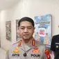 Kapolres Metro Depok, Kombes Arya Perdana, saat memberikan penjelasan ekshumasi korban sedot lemak di Polres Metro Depok. (Liputan6.com/Dicky Agung Prihanto)