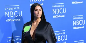 Akhirnya Kim Kardashian mengajak Chicago West jalan-jalan di ruang publik untuk pertama kainya. (ANGELA WEISS  AFP)