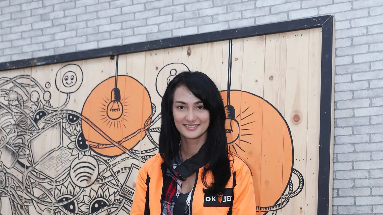 [Bintang] Atiqah Hasiholan