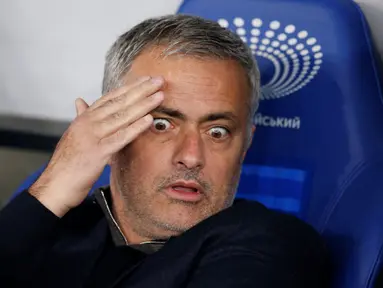 Ekspresi Jose Mourinho saat Chelsea bertandang ke markas Dynamo Kiev dalam laga group G Liga Champions di Stadion Olimpiyskyi, Kiev, Ukraina, (20/10/2015). (Action Images via Reuters/John Sibley)