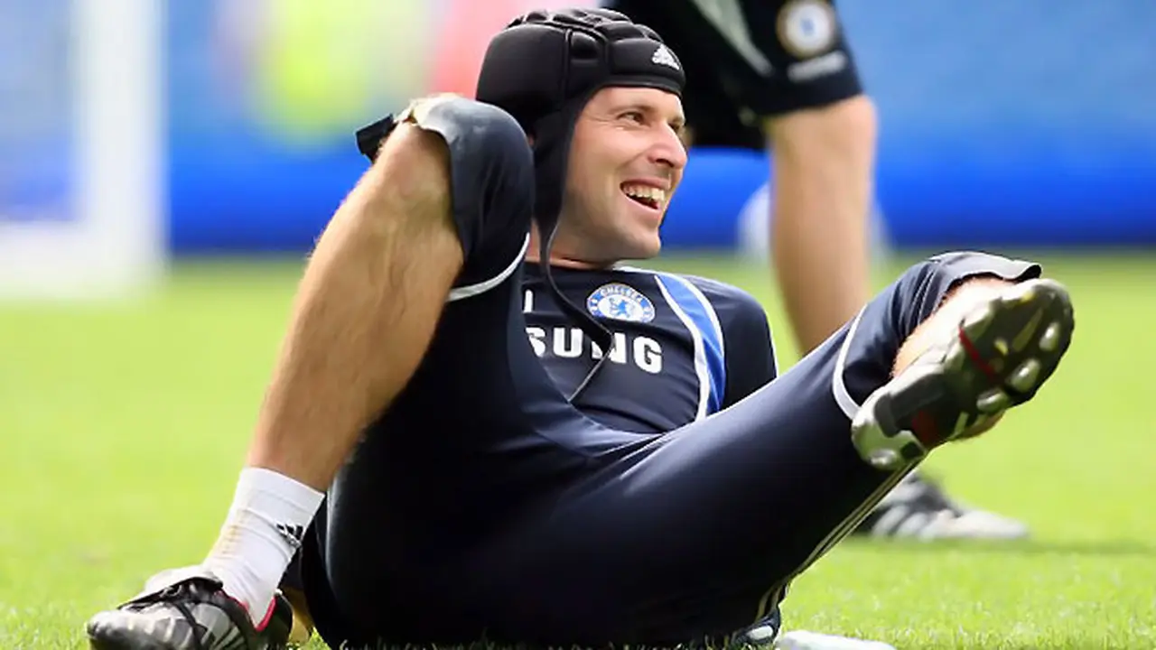 peter-cech-senang-121228