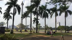 Pemandangan kawasan wisata Monumen Nasional (Monas) di Jakarta, Minggu (17/6). Di H+2 Lebaran, Monas masih menjadi salah satu destinasi wisata bagi warga Ibu Kota dan sekitarnya. (Liputan6.com/Immanuel Antonius)