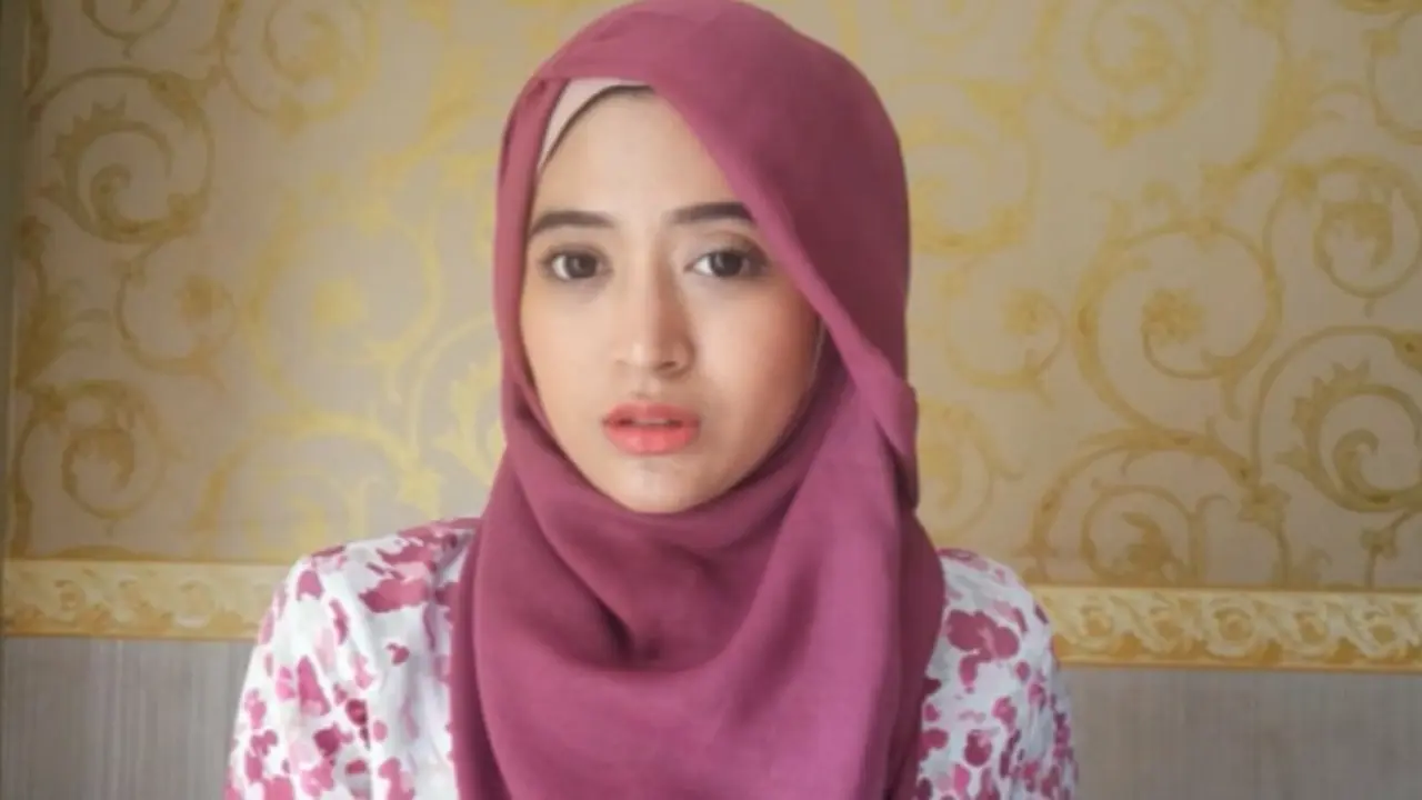 Tampil Santai dan Nggak Ribet dengan Hijab Paris