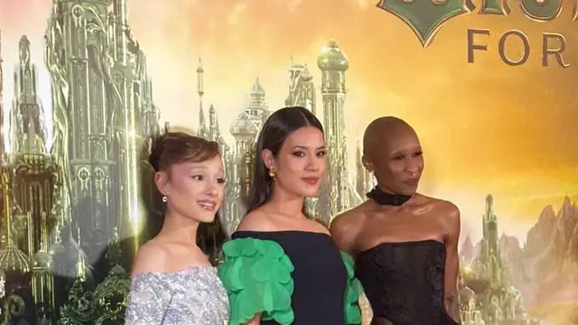 Gaya Elegan Serba Brand Lokal Raisa Hadiri Premiere Wicked di Singapura, Curi Atensi Foto Bareng Ariana Grande dan Cynthia Erivo