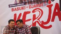 Cagub Basuki T Purnama dan Cawagub DKI Jakarta Djarot Saiful Hidayat berbincang saat acara kampanye rakyat di Rumah Lembang, Menteng, Jakarta Pusat, Senin (28/11). (Liputan6.com/Immanuel Antonius)