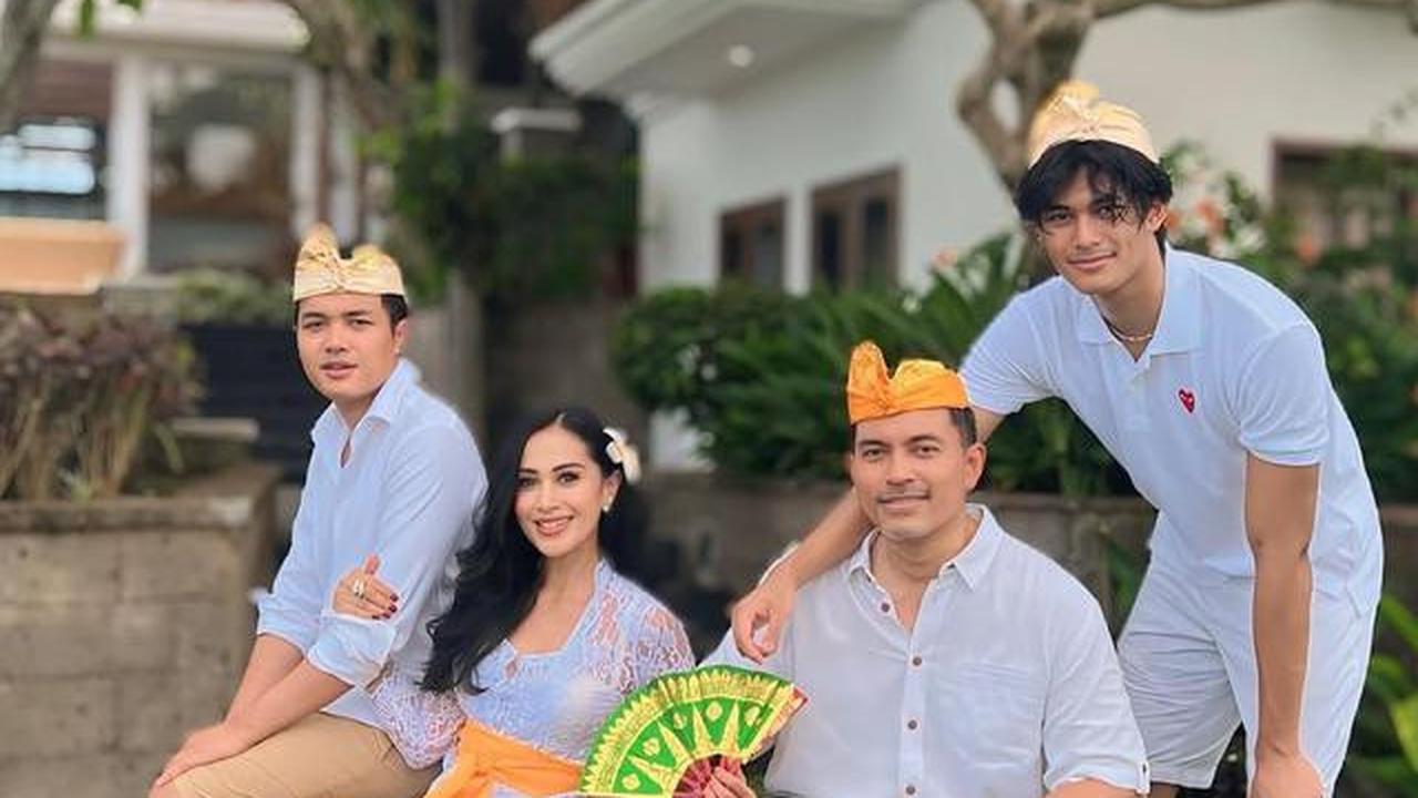 7 Gaya Artis Rayakan Galungan 2025, dari Kebaya Bali hingga Kasual