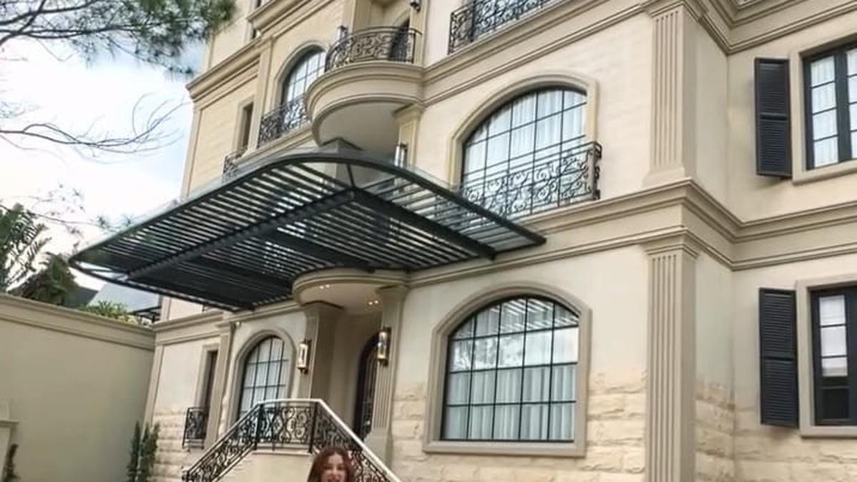 Melongok Rumah Tasya Farasya yang Punya 4 Lantai, Berhias Marmer dan Chandelier Mewah