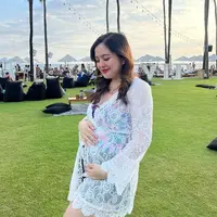 Tasya Kamila pamer baby bumps ketika liburan di Bali. (instagram/tasyakamila)