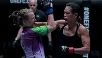 Tiffany Teo (kanan) siap merebut gelar juara dunia One Championship 2018 putri kelas strawweight. (dokumen One Championship)