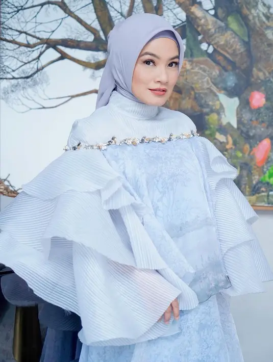 <p>Titi Kamal membuat pangling netizen saat berhijab [Instagram/titi_kamall]</p>