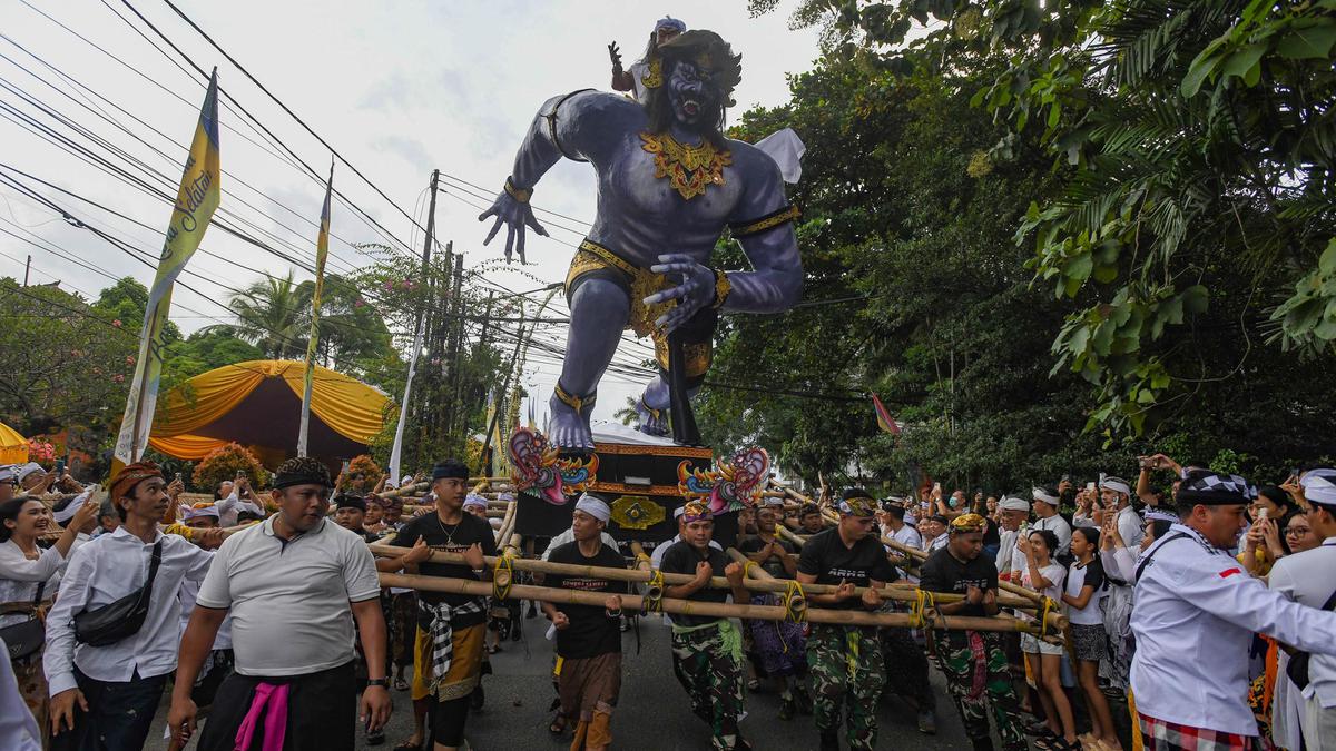Makna Filosofis Ogoh-Ogoh, Manifestasi Sifat Buruk Manusia yang Perlu Dibakar