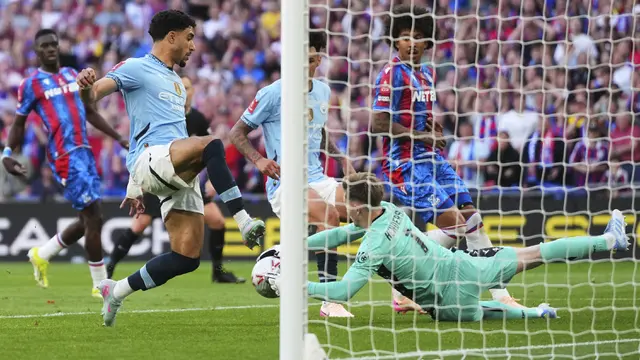 Foto: Dean Henderson Sang Pahlawan Kemenangan Crystal Palace di Final Piala FA