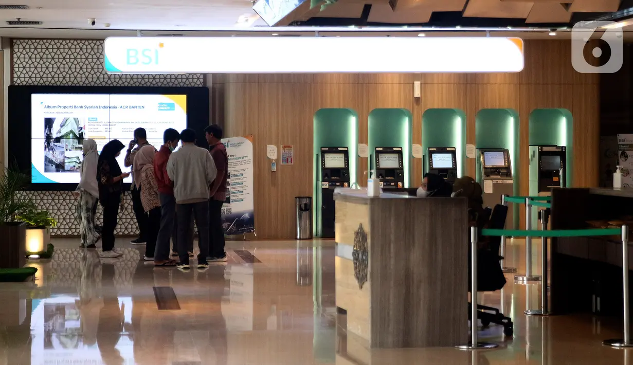 Menteri BUMN Erick Thohir meminta PT Bank Syariah Indonesia Tbk (BSI) memperkuat sistem keamanan pada teknologi informasi perusahaan. (Liputan6.com/Johan Tallo)