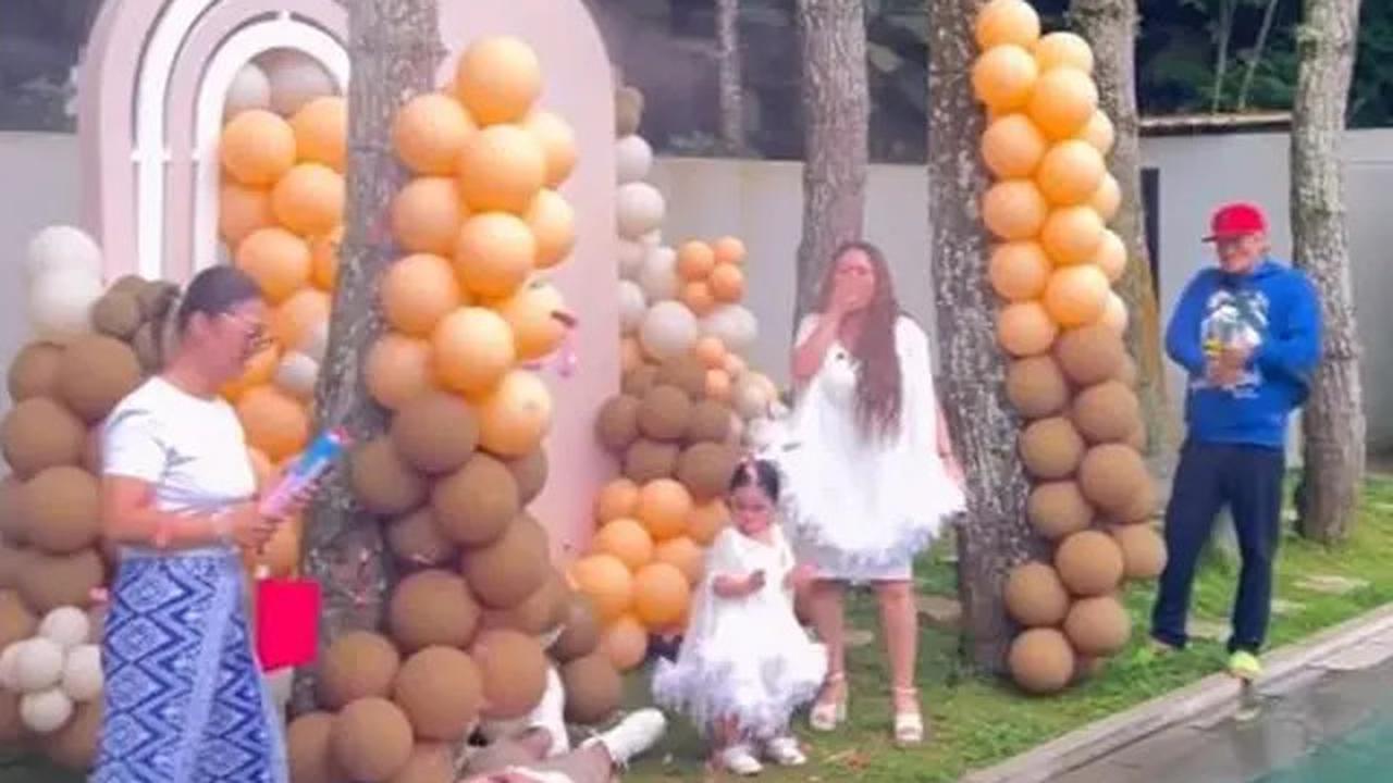 6 Potret Siti Badriah Umumkan Jenis Kelamin Anak Kedua di Gender Reveal