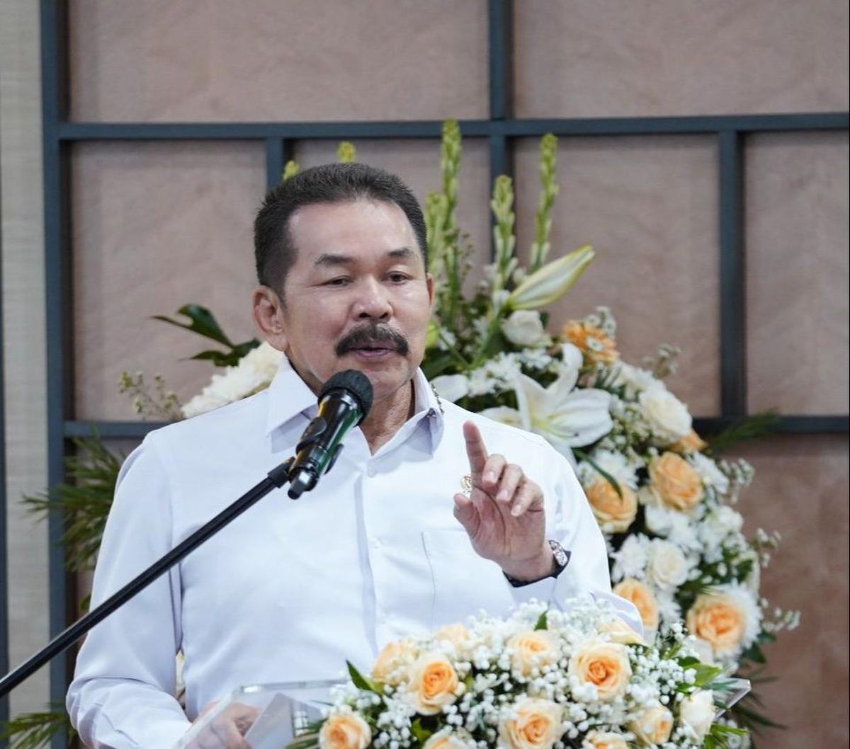 "Tolong ini laksanakan sebelum nanti akan penyerahan dalam tahap duanya, itu sebesar Rp3 triliun,” kata Burhanuddin.