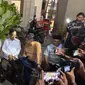 Cawapres Mahfud Md di kediamannya, Jalan Jati/Waru Sambilegi, Maguwoharjo, Depok, Sleman, DIY, Selasa (13/2/2024). (Liputan6.com/Nanda Perdana Putra)