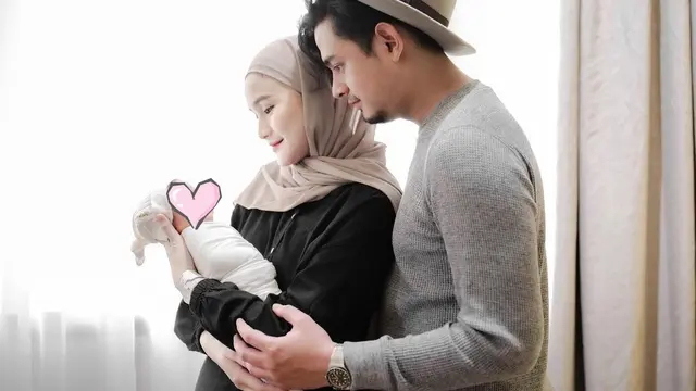Dikaruniai Anak Kedua, Ini 6 Potret Keluarga Nadya Fricella dan Miqdad Addausy