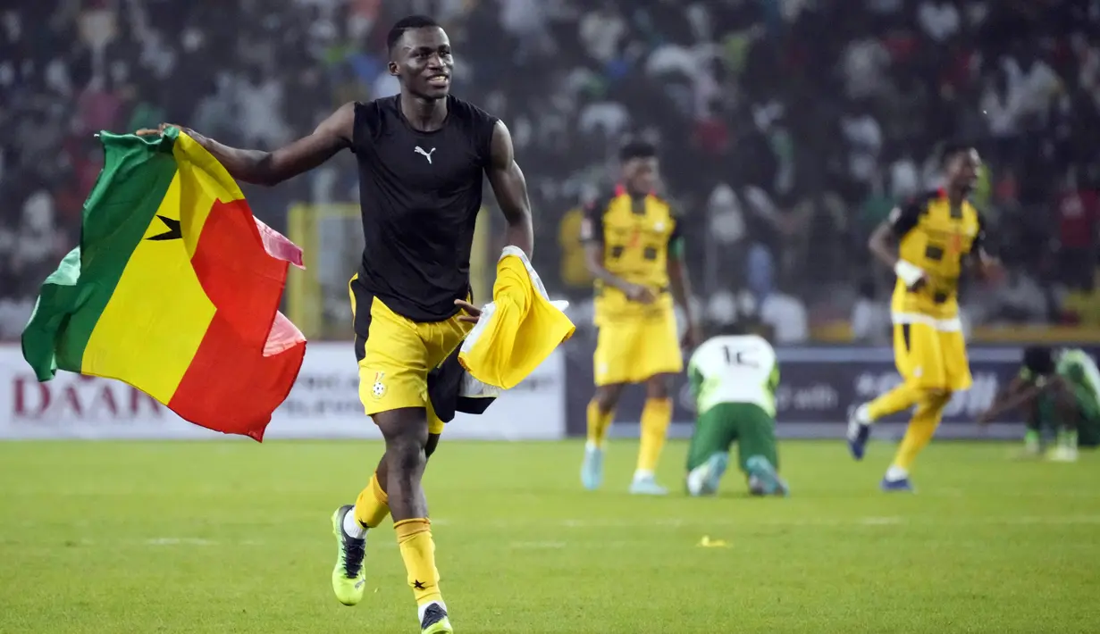 Pemain Ghana melakukan selebrasi pada akhir pertandingan leg kedua kualifikasi Piala Dunia 2022 melawan Nigeria di Stadion Moshood Abiola, Abuja, Nigeria, 29 Maret 2022. Ghana lolos ke Piala Dunia 2022 setelah unggul agregat gol tandang, skor akhir pertandingan ini 1-1. (AP Photo/Sunday Alamba)