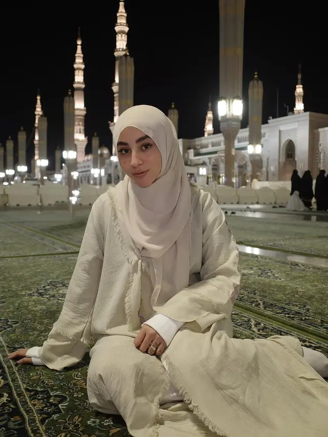 Potret 10 Artis Umrah di Awal Ramadhan 2025, Jalani Puasa Pertama di Makkah