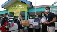 Perempuan Bravo Lima Tangsel membagikan APD ke puskesmas. (Istimewa)