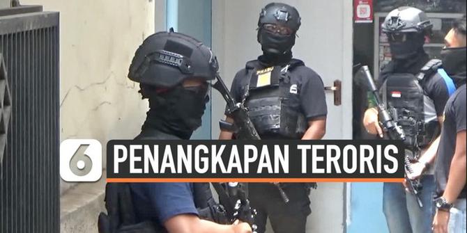 VIDEO: Densus 88 Geledah 2 Rumah Terduga Teroris di Bandung