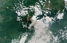 Penampakan aktivitas erupsi Gunung Raung dari satelit NASA