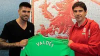 Victor Valdes resmi bergabung ke Middlesbrough pada Kamis (7/7/2016). (dok. Middlesbrough FC)
