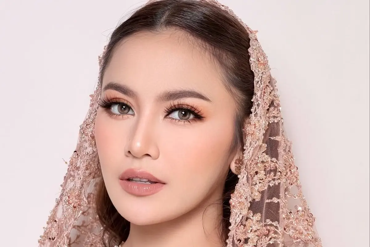 Potret Flawless Makeup Mahalini di Tasyakuran 7 Bulan Kehamilan, Pancarkan Pregnancy Glow