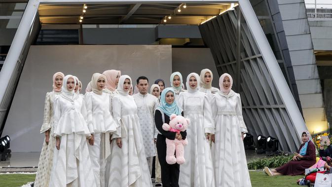 Inspirasi Padu Padan Busana Muslim Nuansa Pastel Dan Monokrom