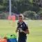 Pelatih Timnas Indonesia, John Herdman, saat melakukan persiapan sebelum sesi latihan di Bali United Training Center, Kamis pagi (23-7-2026). (Bola.com/Alit Binawan)