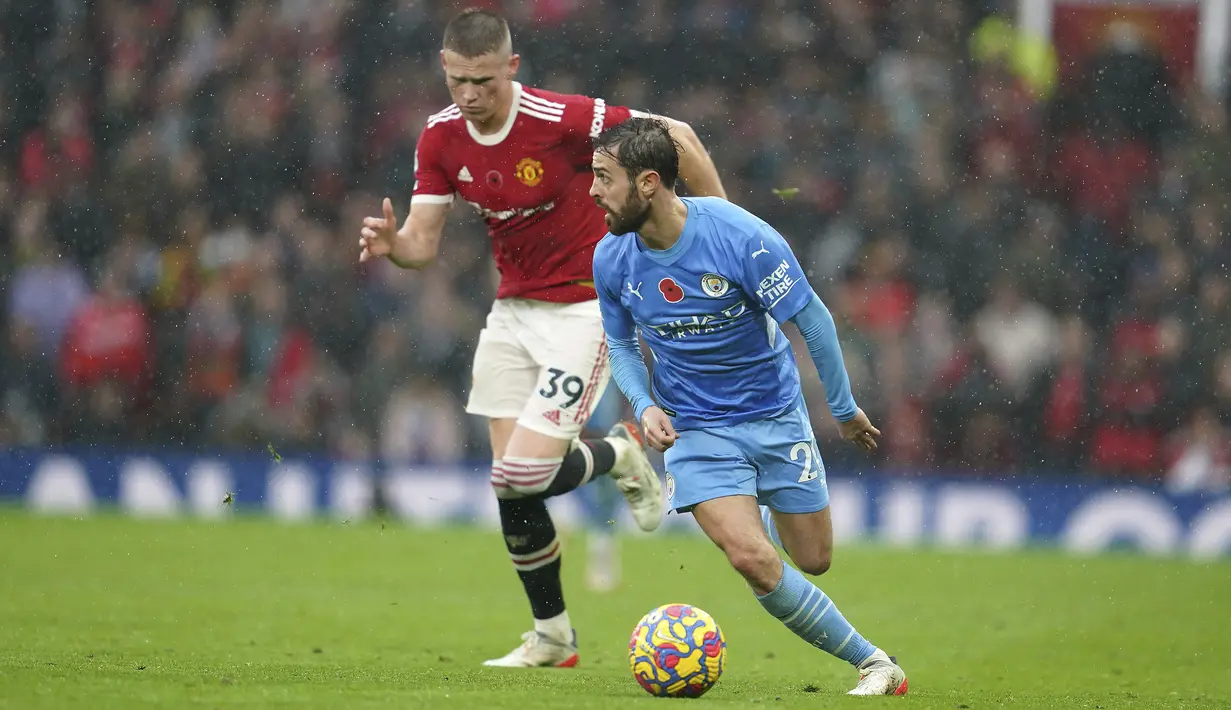 Hingga laga usai, Manchester United buntu untuk mencetak gol. Penguasaan bola mereka yang hanya 32,6 persen menjadi biang kegagalan. Manchester City yang mengandalkan Bernardo Silva di lini tengah begitu mendominasi penguasaan bola. (AP/Jon Super)