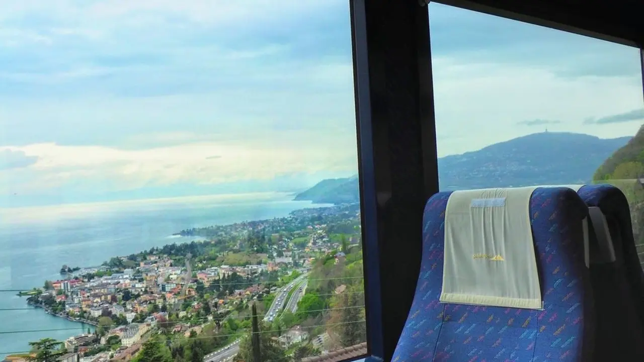 Kereta Panoramic