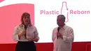 President Asean Business The Coca-Cola Company Claudia Lorenzo saat peluncuran Plastic Reborn 2.0 di Jakarta, Rabu (17/7/2019). Plastic Reborn 2.0 sebuah lanjutan dari program kolaborasi yang mendorong terbangunnya ekosistem ekonomi sirkular yang meminimalisir limbah. (Liputan6.com/Herman Zakharia)