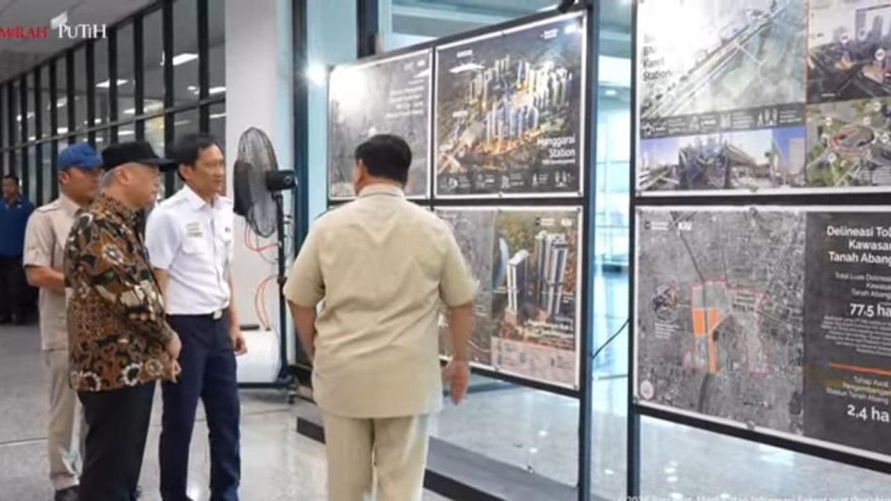 Prabowo di Stasiun Tanah Abang