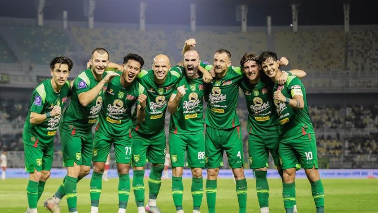 Pesta Gol 5-2! Persebaya Bungkam Bali United, Lompat ke Peringkat Tiga BRI Super League