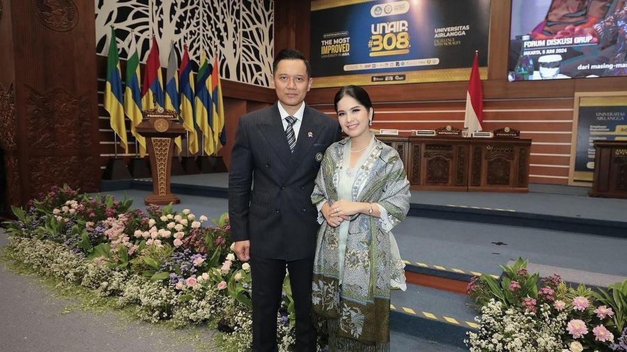 Senyum hangat Annisa menambah aura kebahagiaan yang menyelimuti momen saat mendampingi AHY di acara tersebut.<br><br>