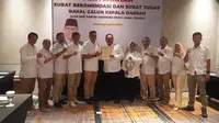 Pasangan bakal calon bupati (bacabup) Arief Rohman dan bakal calon wakil bupati (bacawabup) Sri Setyorini mendapatkan surat rekomendasi untuk maju Pilkada Blora 2024 dari Partai Gerindra. (Liputan6.com/ Ahmad Adirin)