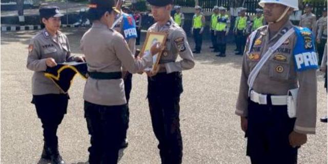Pilih Hidup dengan Wanita Selingkuhan, Polisi di NTT Akhirnya Dipecat