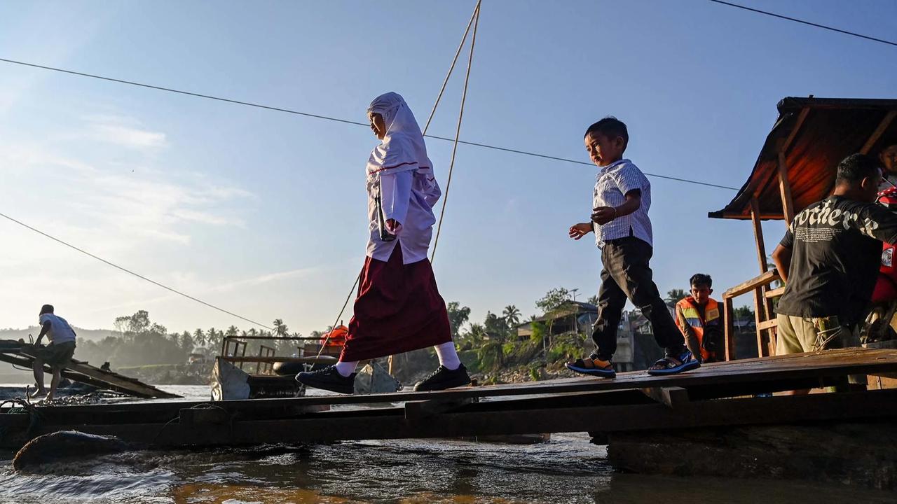 FOTO: FOTO Anak Anak Kembali Bersekolah Pascabencana Di Bireuen Aceh