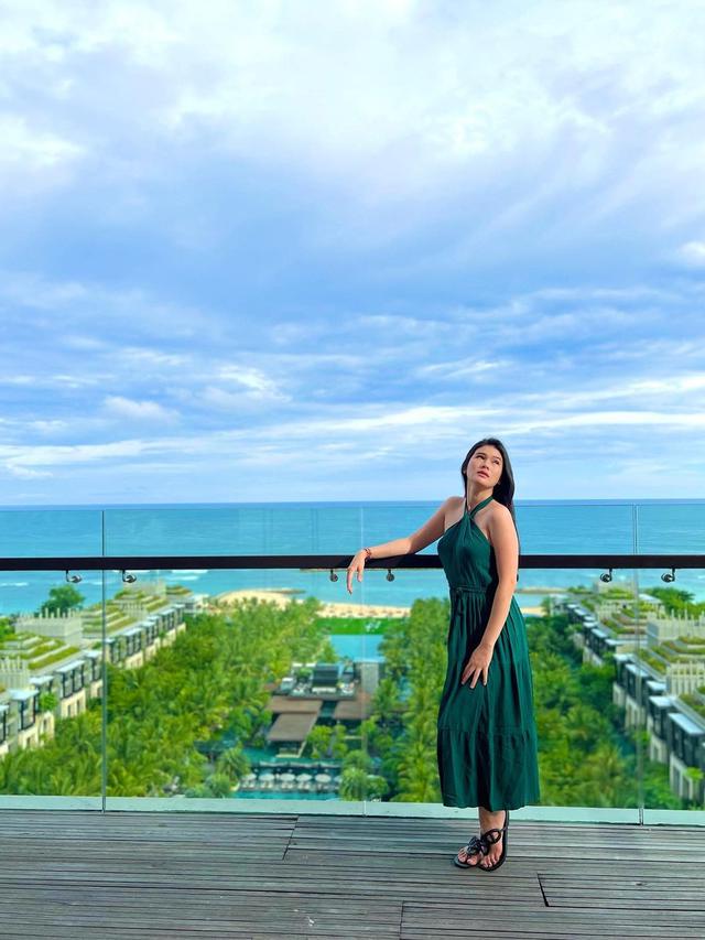 Lepas Hijab, Ini 7 Potret Terbaru Stevi Agnecya Saat Liburan di Bali yang Tuai Sorotan