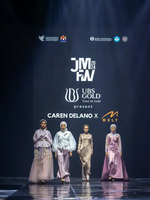 Caren Delano di Jakarta Muslim Fashion Week 2024