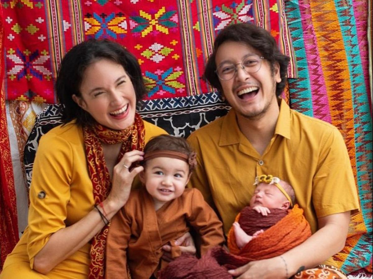 Dimas Anggara dan Nadine Chandrawinata