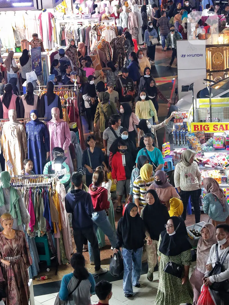 Jelang lebaran pasar tanah abang diserbu warga