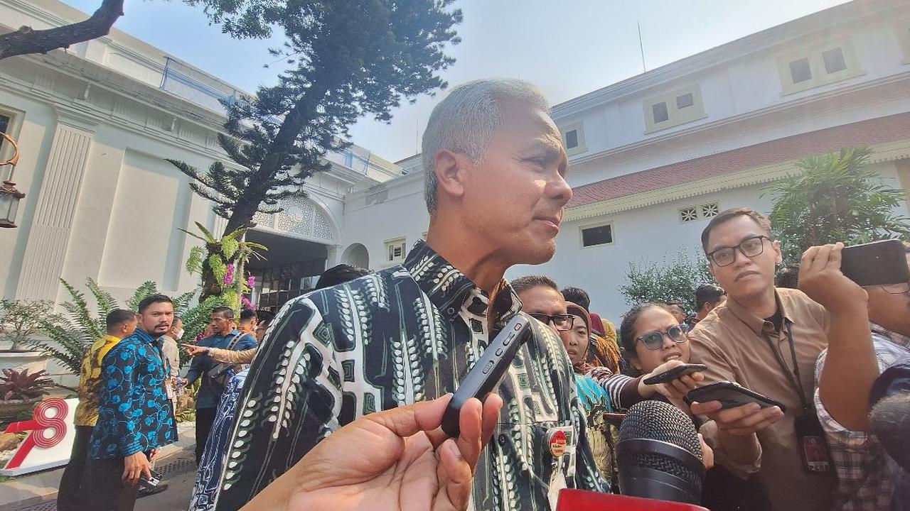 Ganjar juga tidak menjawab apakah dalam Rakernas PDI Perjuangan hari ini akan diumumkan nama calon wakil presiden yang akan mendampinginya.<br>