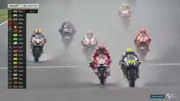 Valentino Rossi sempat memimpin balapan MotoGP Jerman di Sirkuit Sachsenring, Minggu (17/7/2016), namun akhirnya harus puas finis ke-8. (Bola.com/Twitter/MotoGP)